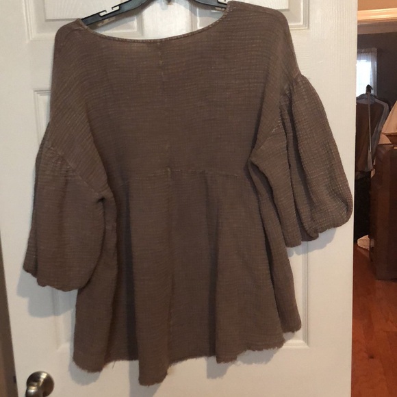 Women’s High/low Top - Picture 2 of 3